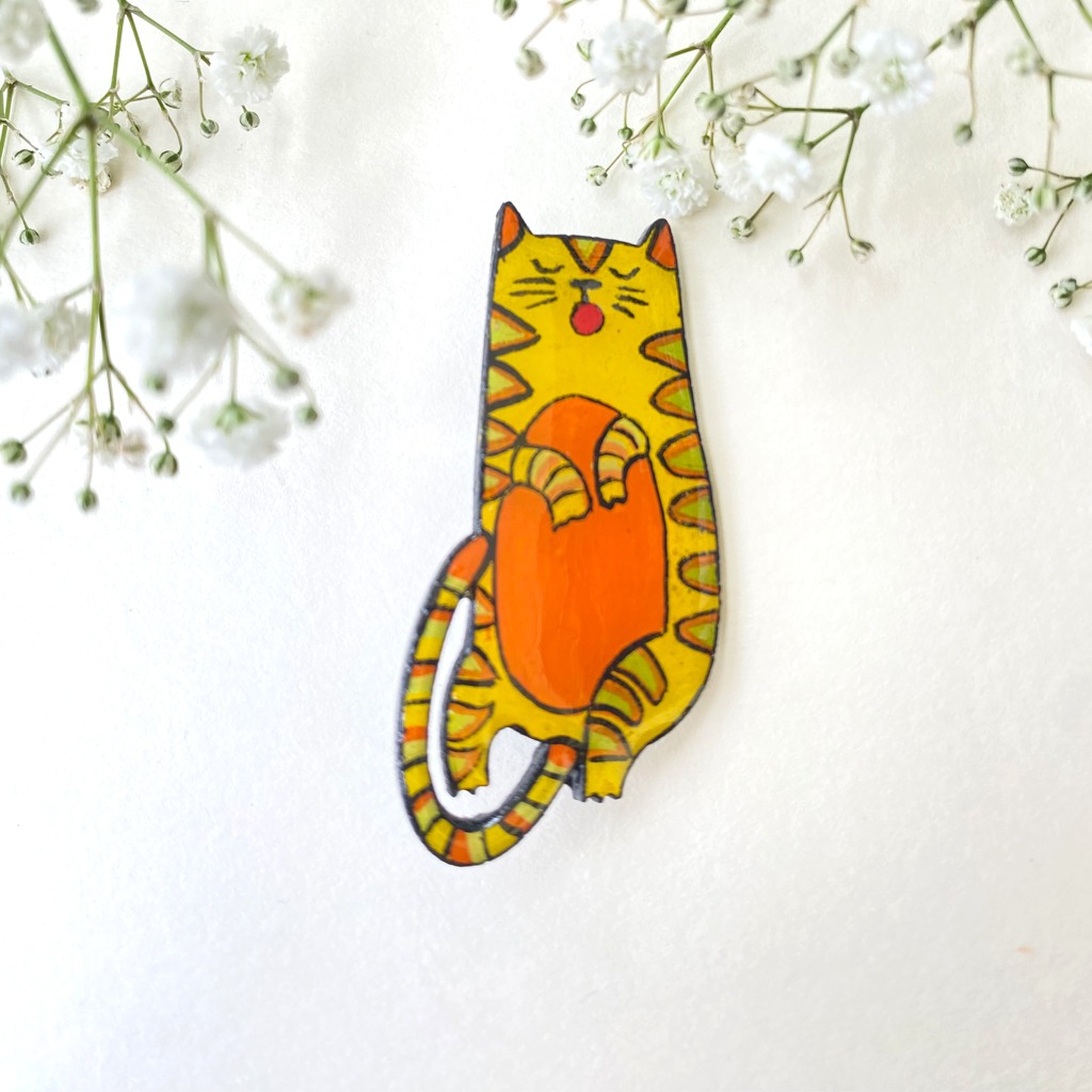Sleepy Cat Brooch
