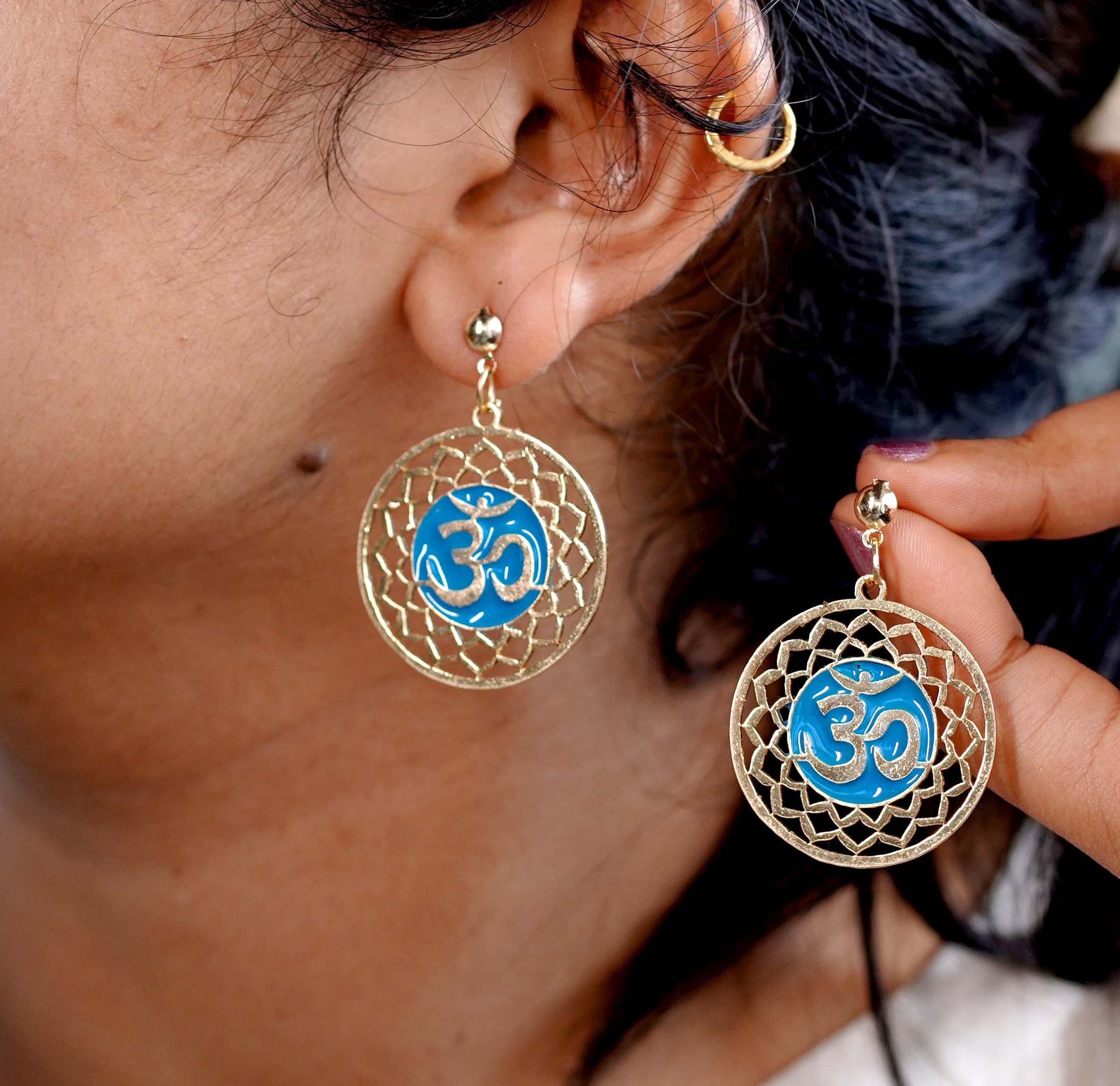 Om Hoops